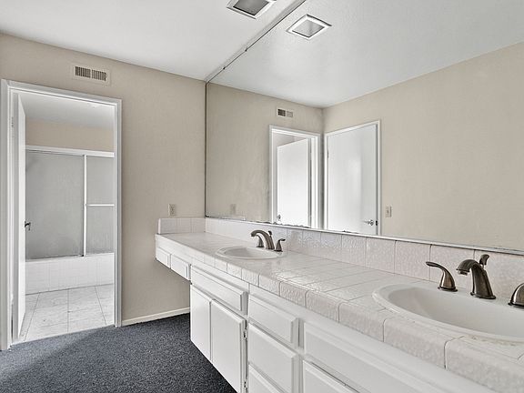 3rd image of 780 S Carriage Cir