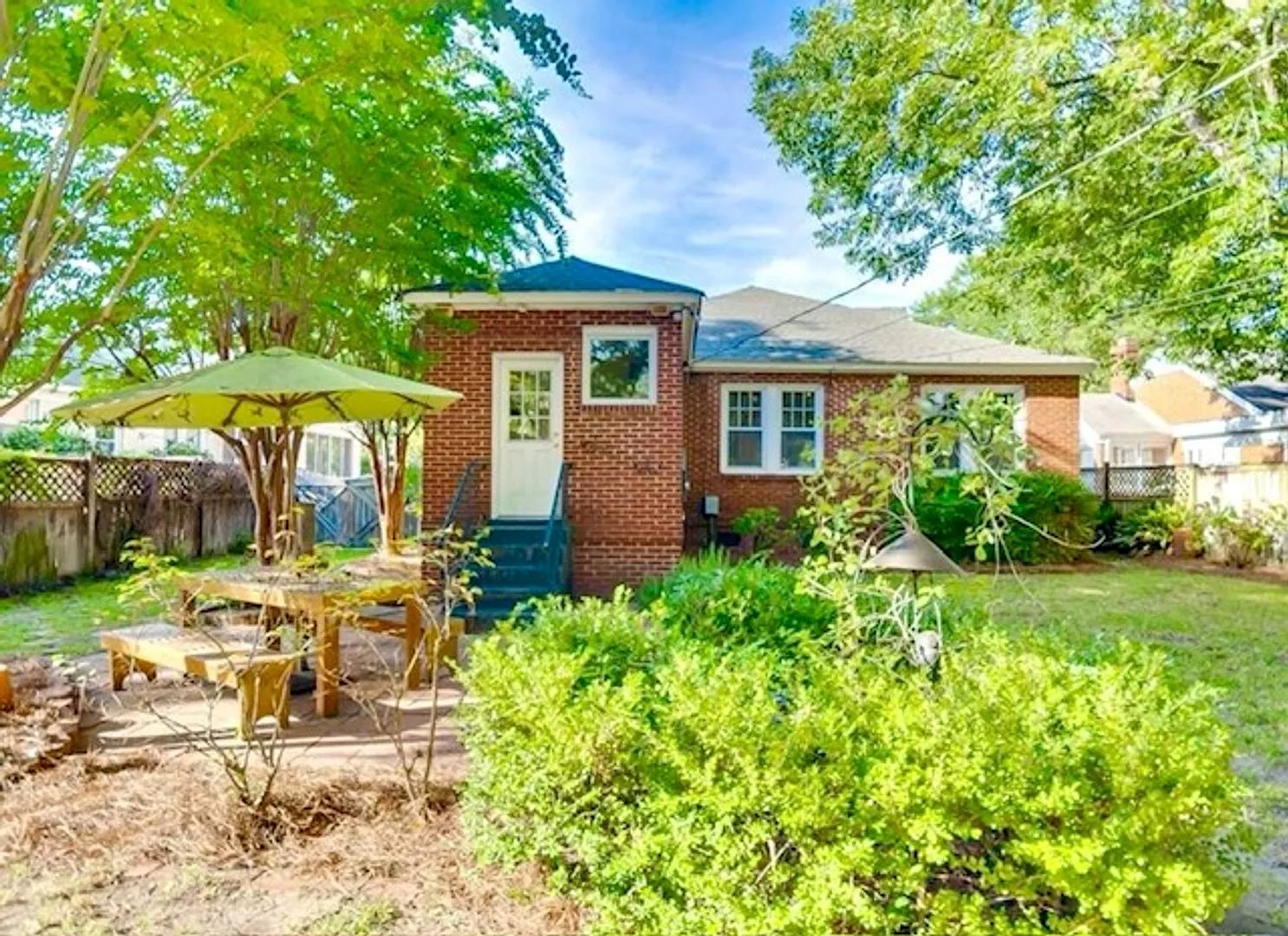Adorable Brick 3 Bedroom Home In Highly Desirable Melrose Heights Neighborhood! Available Decembe... — Photo 4