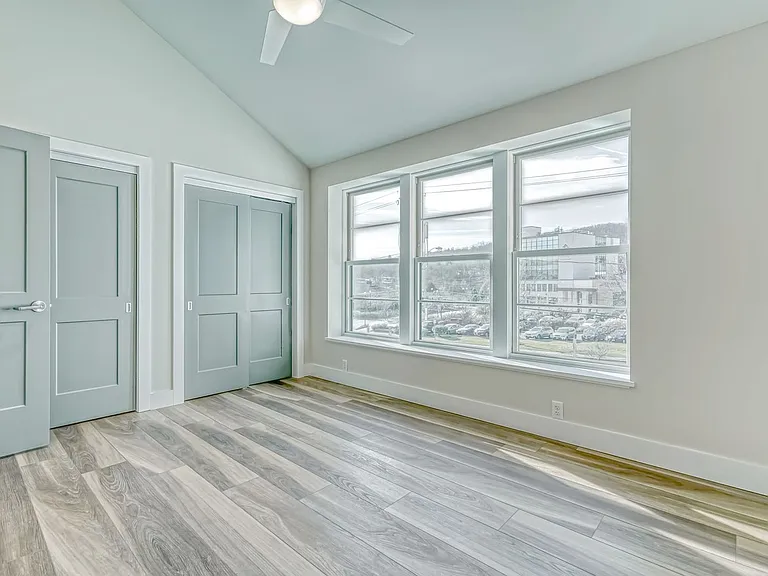 323 Taughannock Blvd — Photo 53