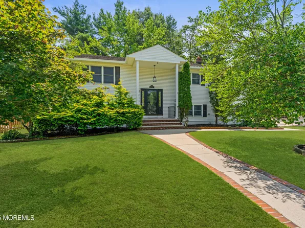 712 Carol Avenue, Oakhurst, NJ 07755