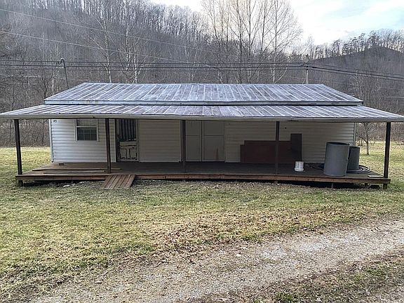 3rd image of 90 Emily Rose Ln