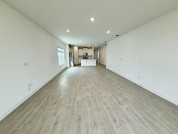 5th image of 99 Manistique Ave