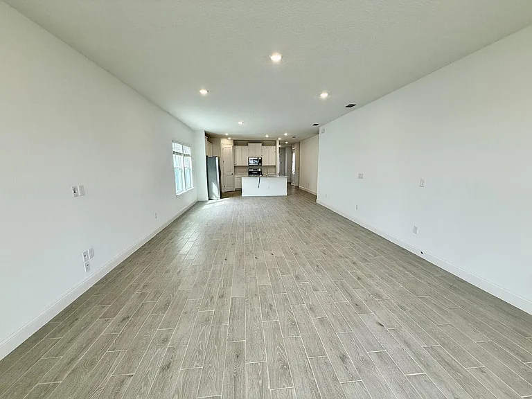 99 Manistique Ave — Photo 5