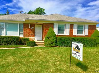 20731 Virginia Ln, Grosse Pointe Woods, MI 48236