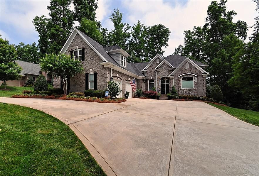 1st image of 7713 Turnberry Ln