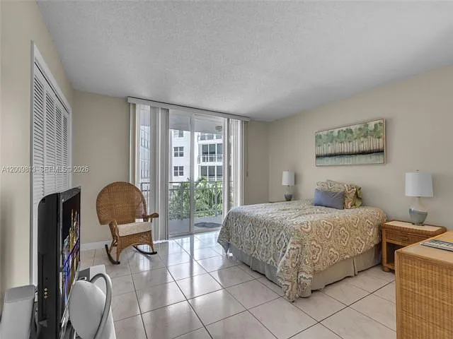 600 Grapetree Dr #4DS — Photo 5