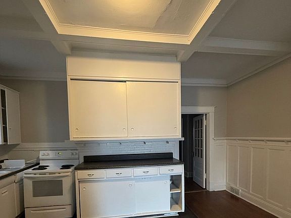 4th image of 1413 W 4th St