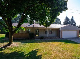37 Scottsdale Dr, Troy, MI 48084