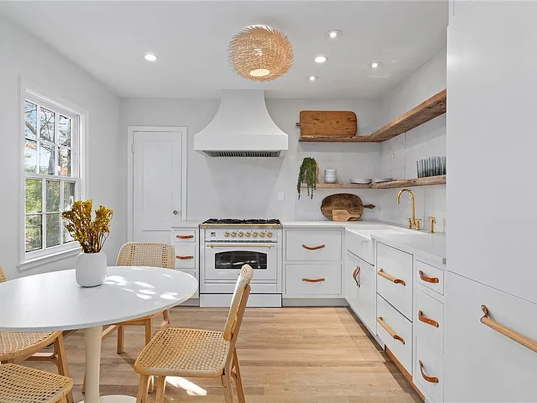 716 Stokeswood Ave SE #2B — Photo 2