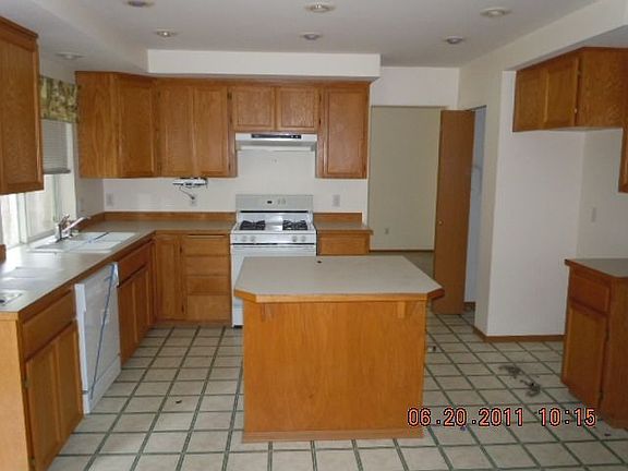 3rd image of 10810 211th Avenue Ct E