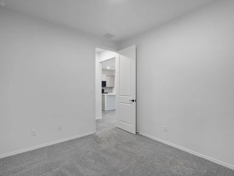4017 Silver Springs Rd NE — Photo 24