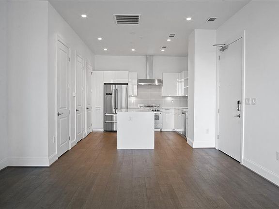 5th image of 1211 Caroline Street #803