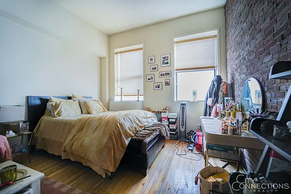 Rented by City Connections Realty | media 10