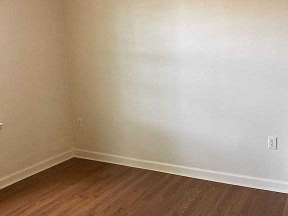 3rd image of 3707 Mistletoe St