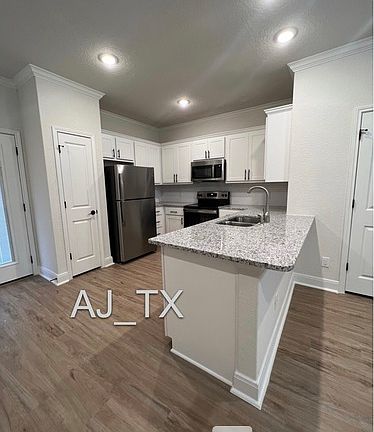4th image of 10210 Lynwood Village #101