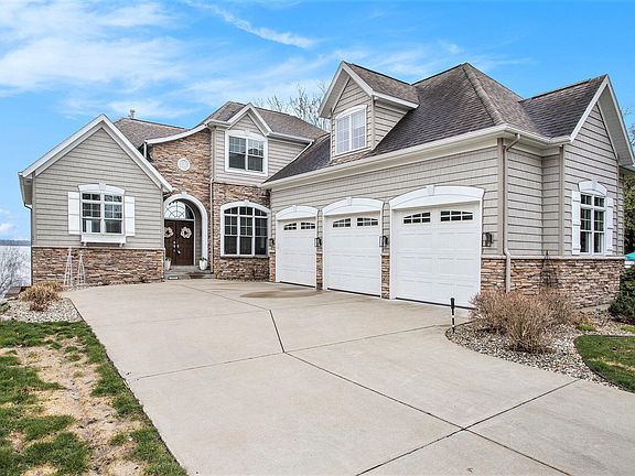 5th image of 10315 Woodlawn Dr
