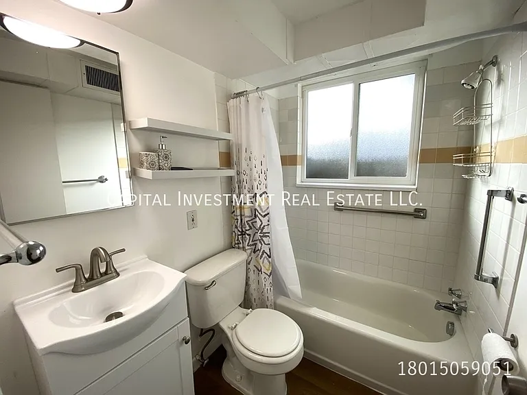 421 N Oakley St #B — Photo 6