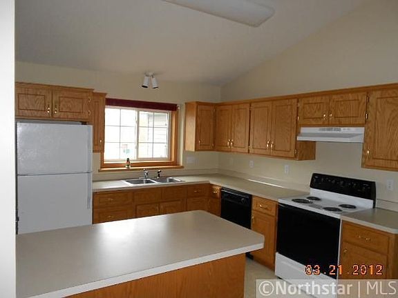 4th image of 219 Viking Dr E