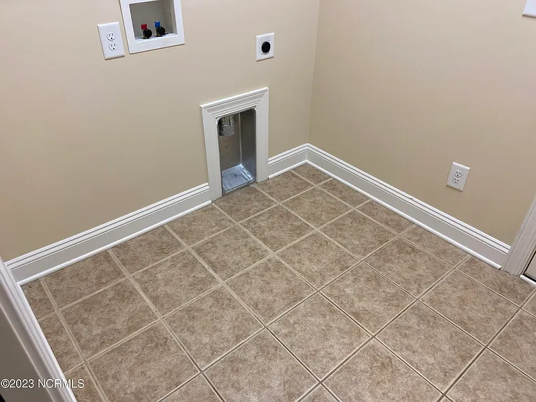 1113 Evangeline Dr — Photo 22