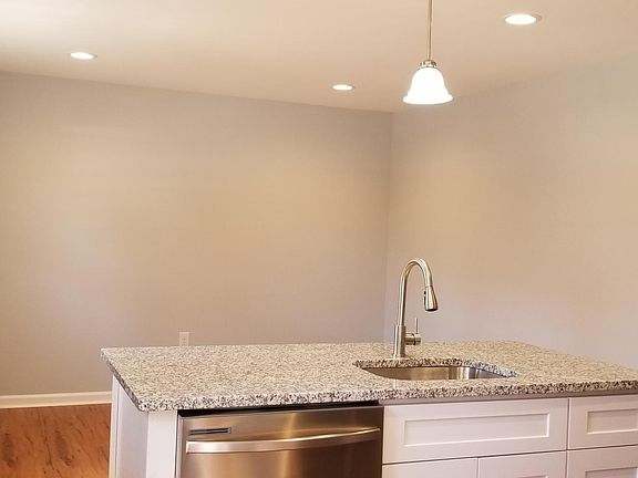 2nd image of 473 Freemont St #2