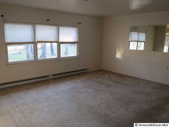 4th image of 682 New Castle Court #A