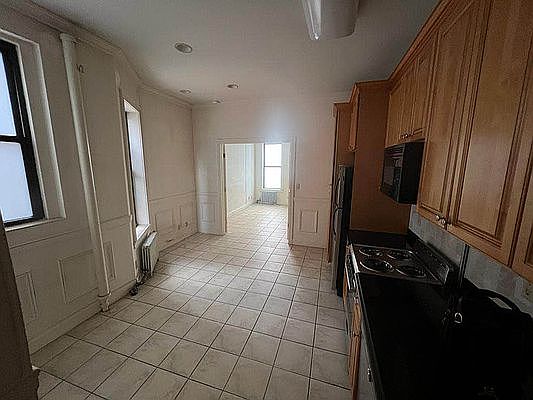 3rd image of 324 W 43rd St APT 5D