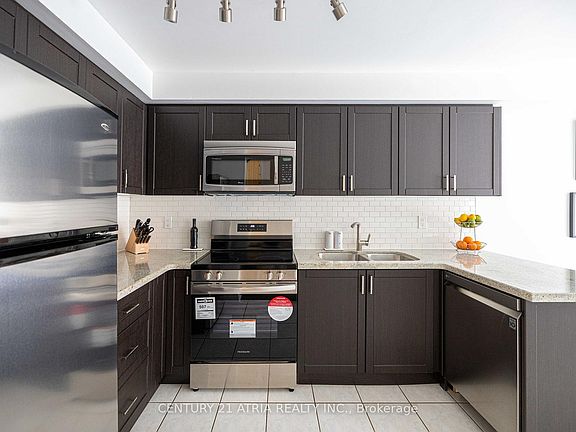 5th image of 56 Royal Chapin Cres