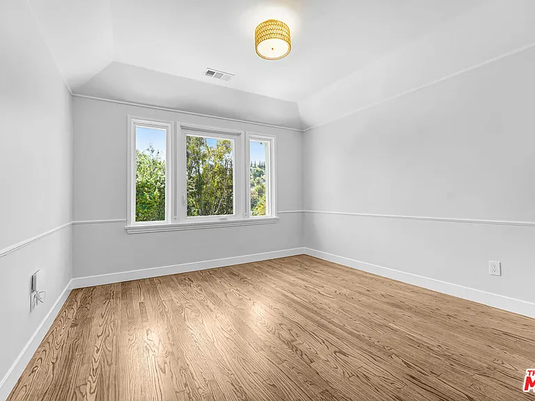 2383 Panorama Ter — Photo 20