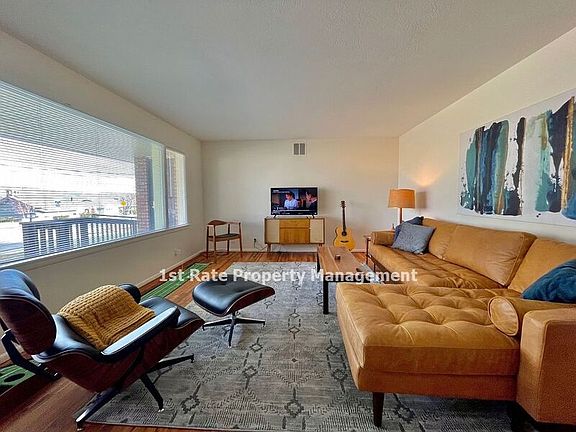 3rd image of 3409 W Hillcrest Dr