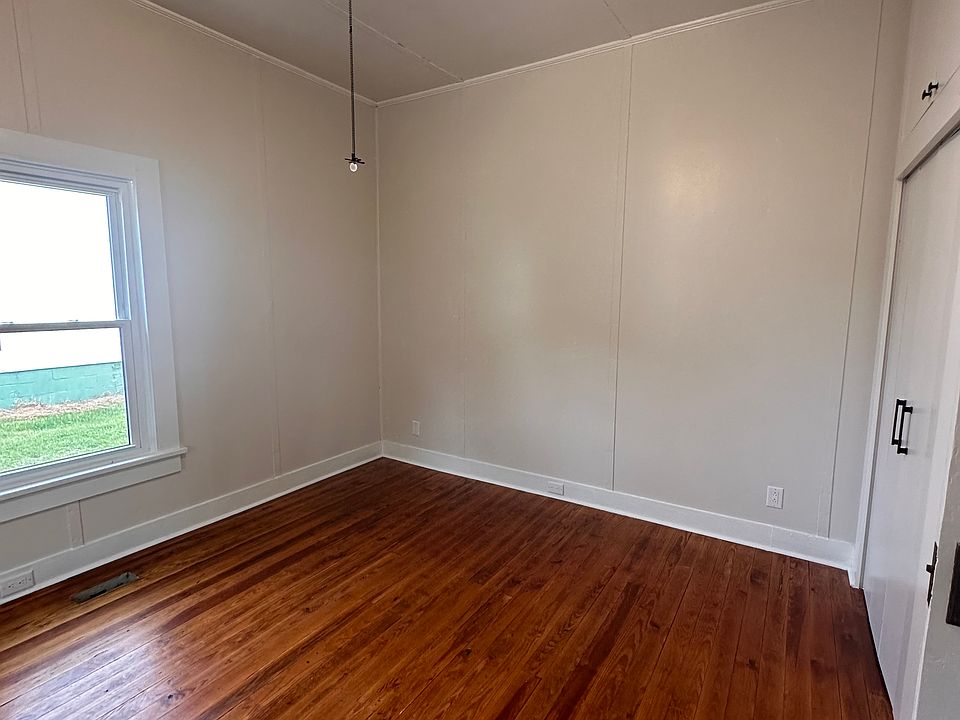 1st image of 218 College St