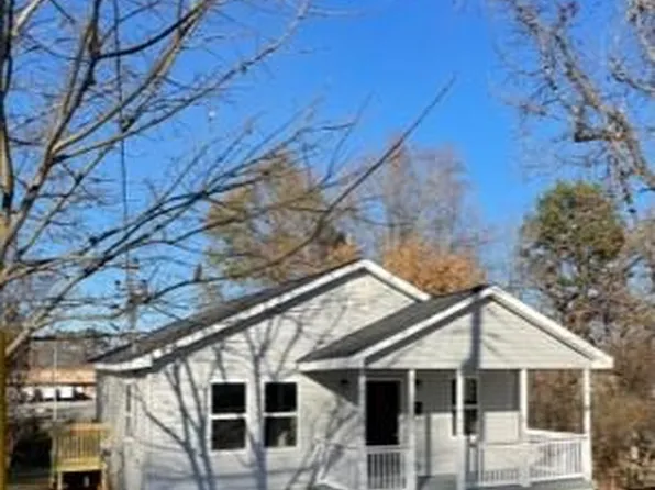 2996 1st Ave NW, Hickory, NC 28601