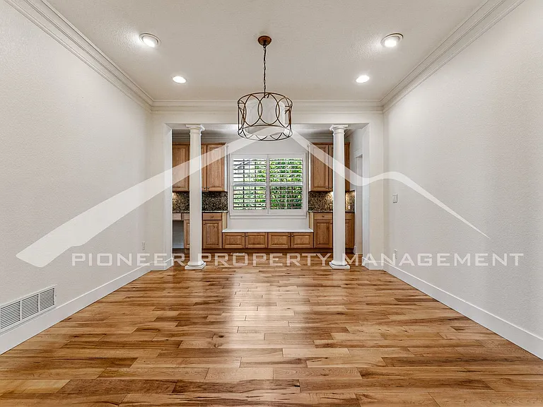 9151 E 29th Ave — Photo 6