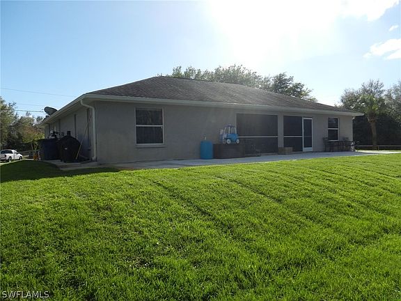 5th image of 1025 Iris St