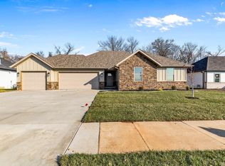 1406 N Collins Drive, Republic, MO 65738