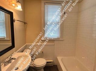 304 N Wayne Ave APT 1B, Wayne, PA 19087