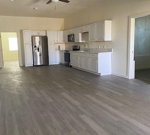 Kitchen with included appliances (stainless steel!)