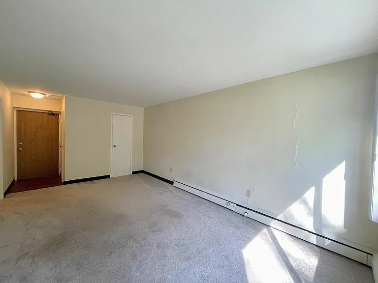 427 4th St SE #105 — Photo 5