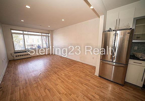 3rd image of 2717 27th St APT 2