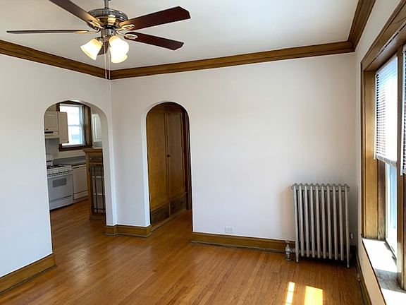 4th image of 3624-26 N Greenview Ave #3624-1W