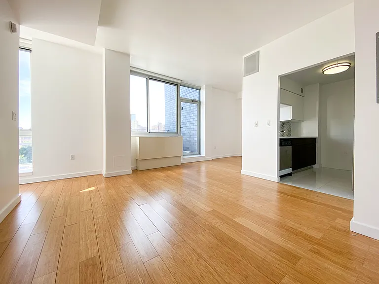 310 E 2nd St #PHH — Photo 5