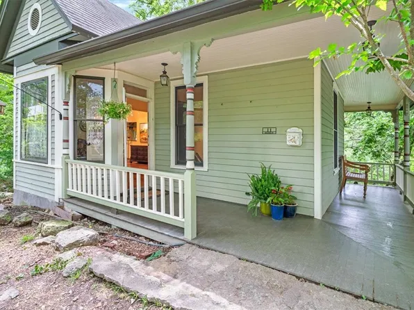 11 Hilton St, Eureka Springs, AR 72632