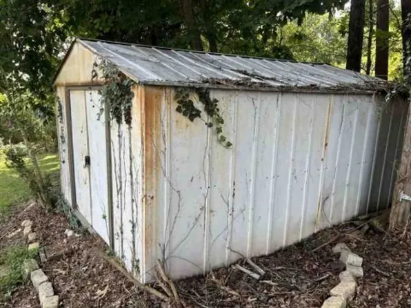 106 Zeh St, Goodview, VA 24095