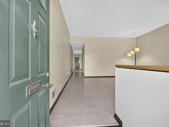3rd image of 1201 Argyle Ave