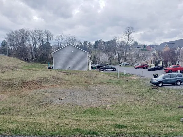 1-6 Hillside Way, Waynesboro, PA 17268