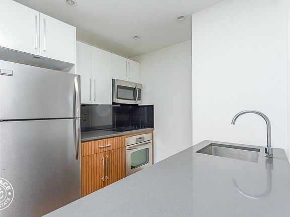 3rd image of 1209 Dekalb Ave APT 303