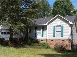 5 Chinaberry Ln, Simpsonville, SC 29680