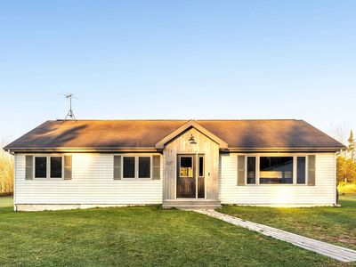 637 Hawk Hill Rd, Knife River, MN, 55609