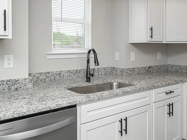 390 Woodland Cir — Photo 17