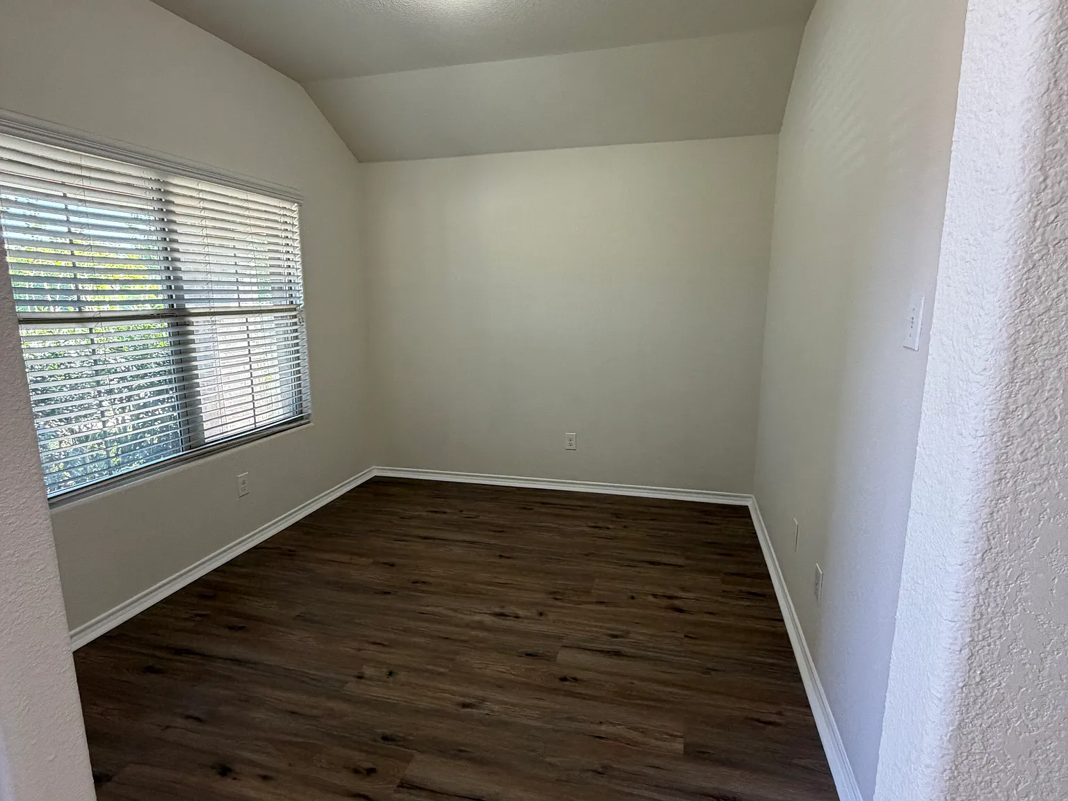 4 bed, 1752 sqft, $2,190 — Photo 4