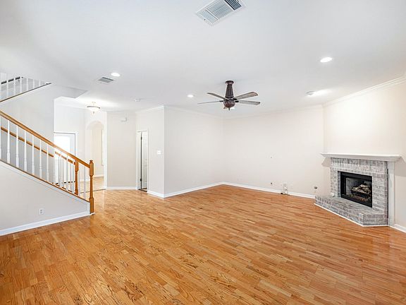 5th image of 1801 Castleguard Way